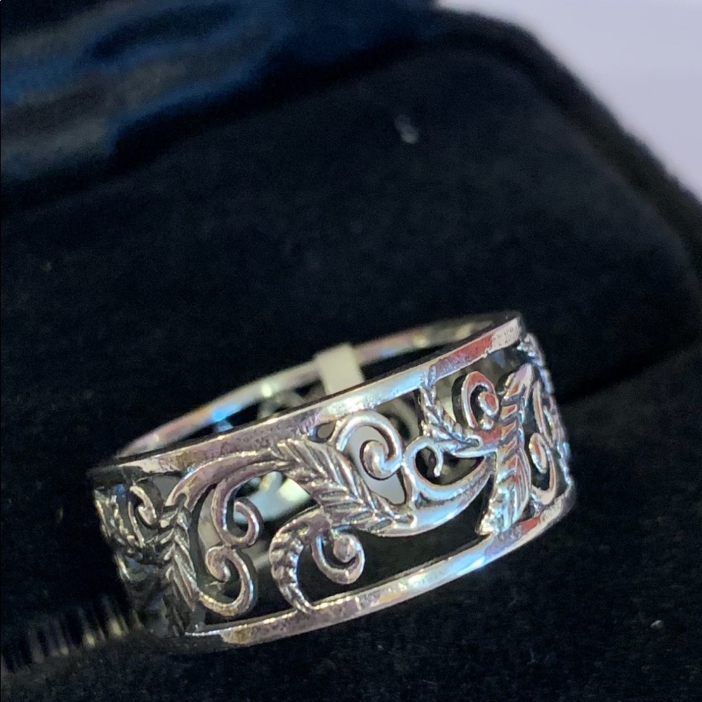 Sterling silver leaf ring - Picture 2 of 2